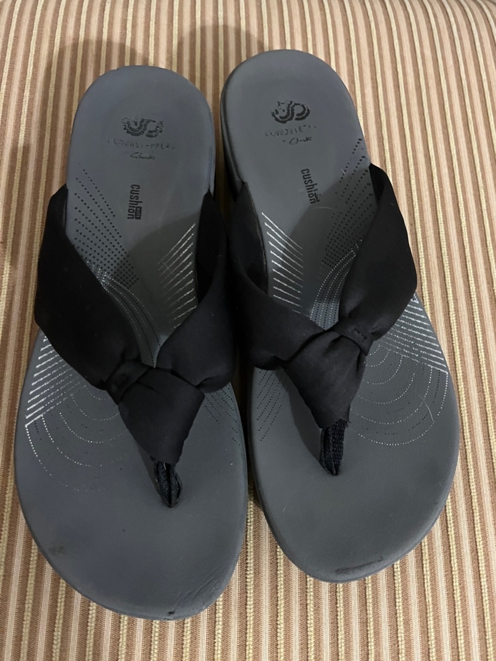Clarks Black Knotted Thong Sandals